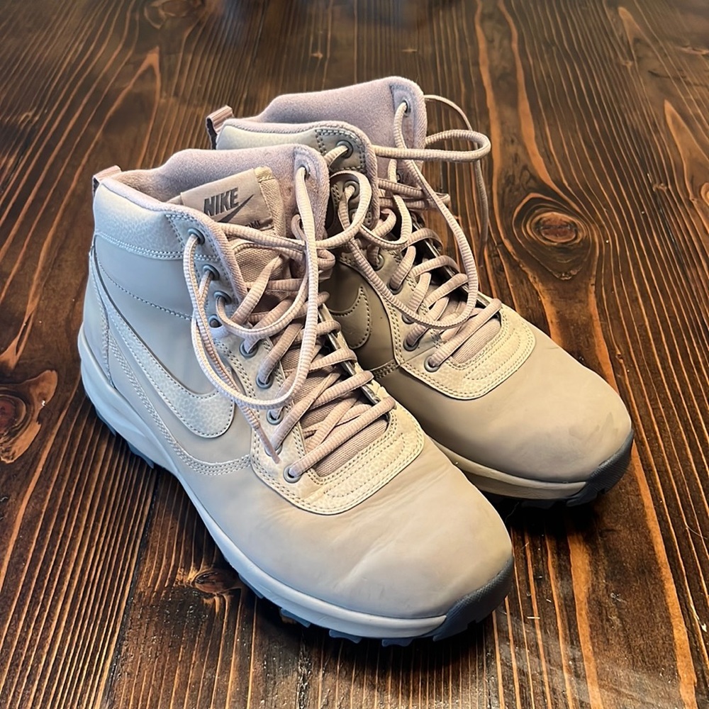 Nike Manoa boots
